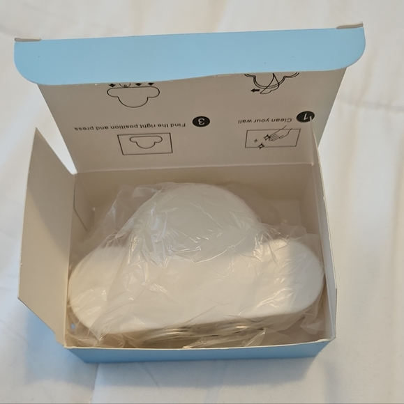 [$3 or free w purchase] Cloud Shaped Magnetic Key Holder (NWOT) - Picture 3 of 3